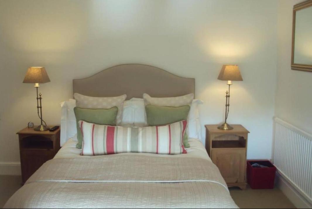 Woodlands Bed & Breakfast Лу Екстериор снимка
